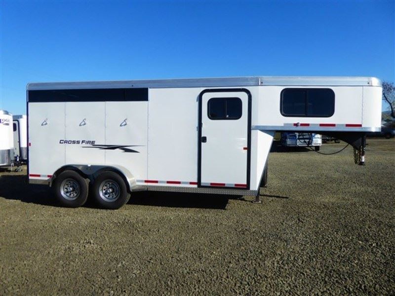 2017 Logan Coach Crossfire 3-Horse Gooseneck
