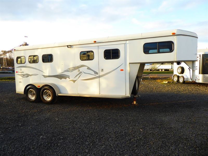 2001 Logan Coach Legend 3 Horse