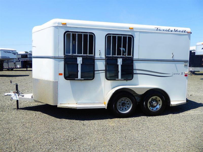 2005 Trails West Sierra II 2 Horse Slant Load