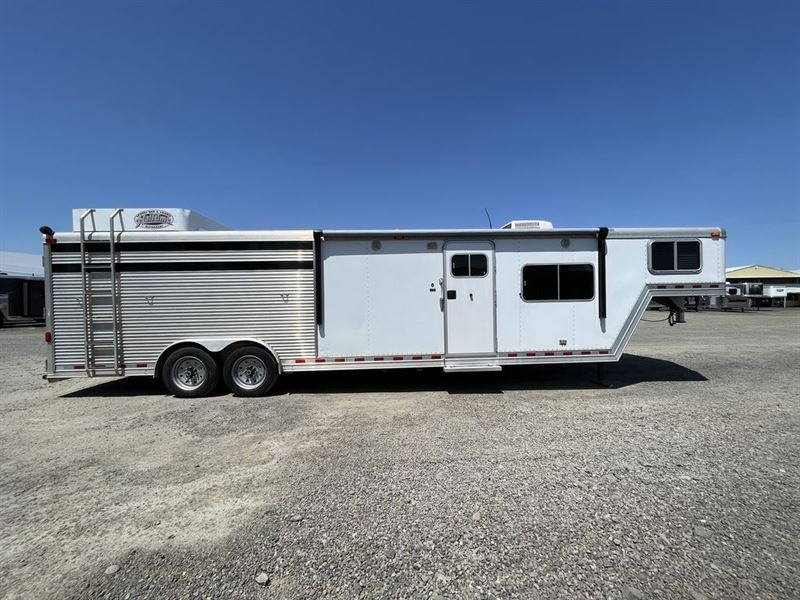 2001 Barrett Trailer 8413