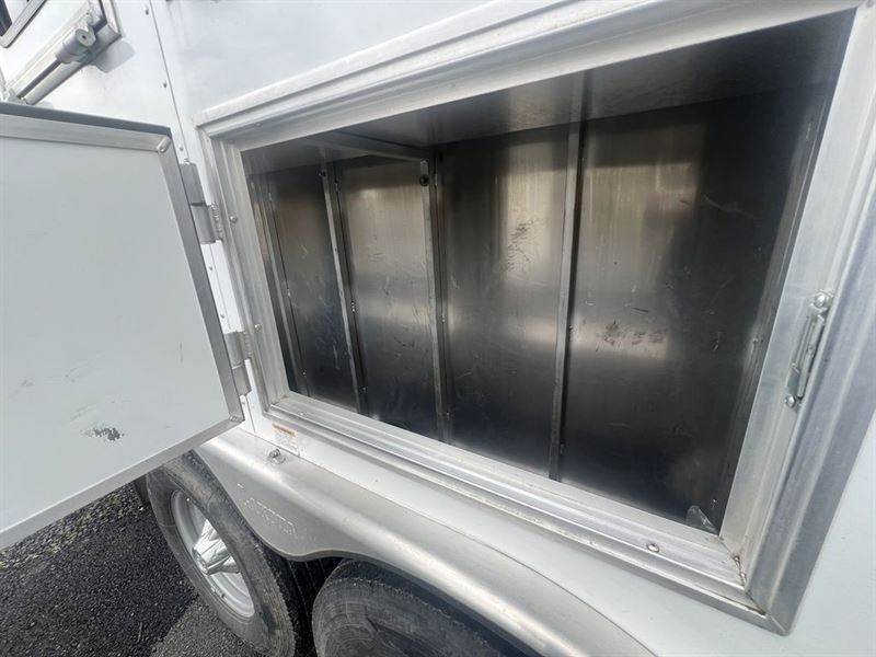 2017 Lakota Trailers Charger C8315SR 15' Living Quarter