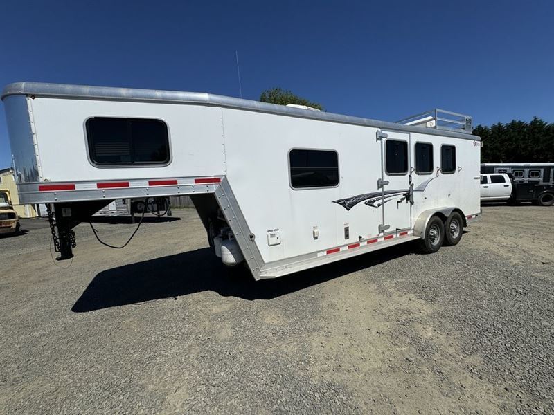 2015 Kiefer Built freedom 7308 living quarter