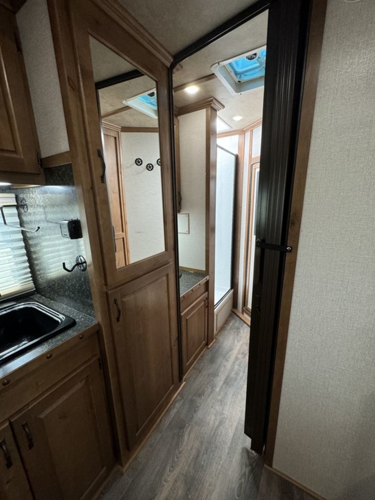 Trailer Photo 26