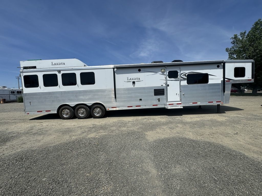 2015 Lakota bighorn bh8517 living quarters