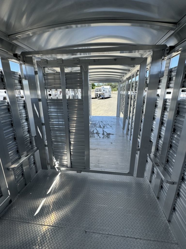 Trailer Photo 12