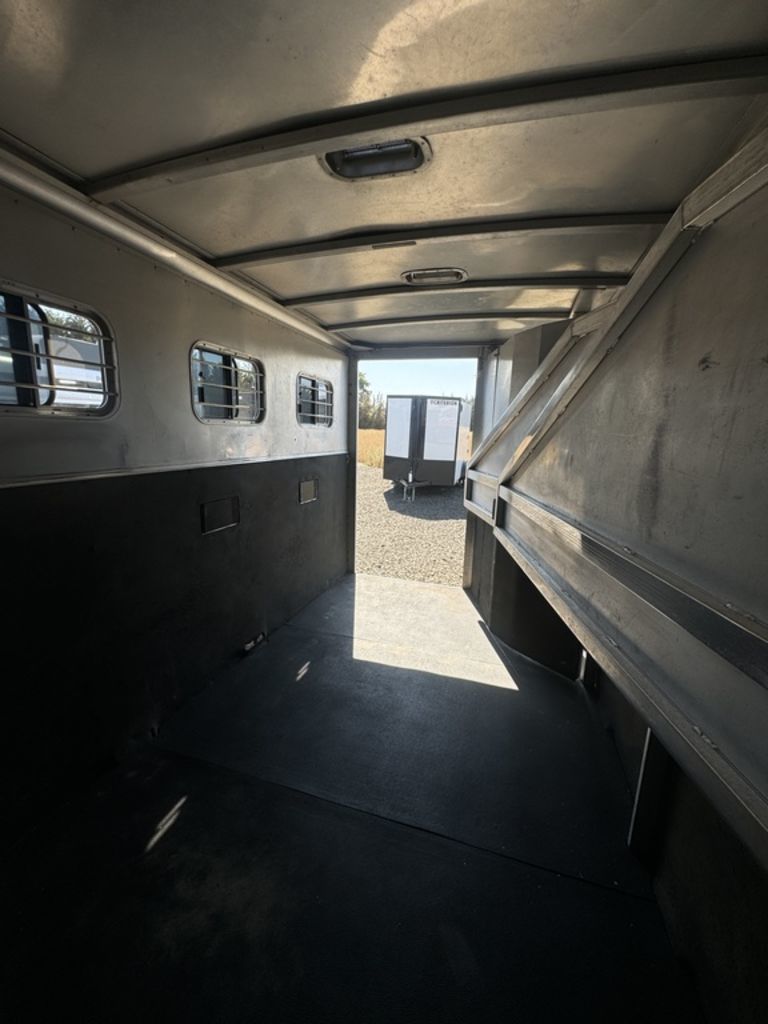 Trailer Photo 11
