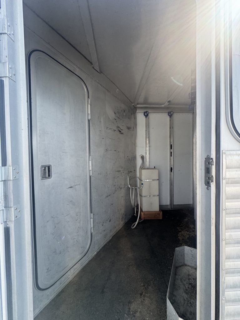 Trailer Photo 16