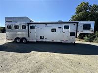 2021 3 horse Lakota Trailers Charger C8311RK 3H w/Mid Tack