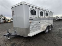 2025 3 horse Logan Coach Bullsesy 3 H Bumper Pull