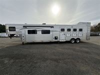 2017 4 horse Lakota Trailers Charger C8417EH