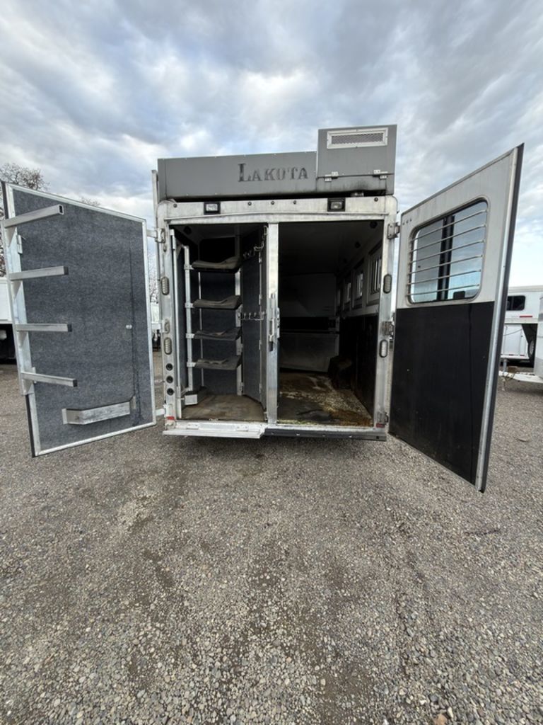 Trailer Photo 2