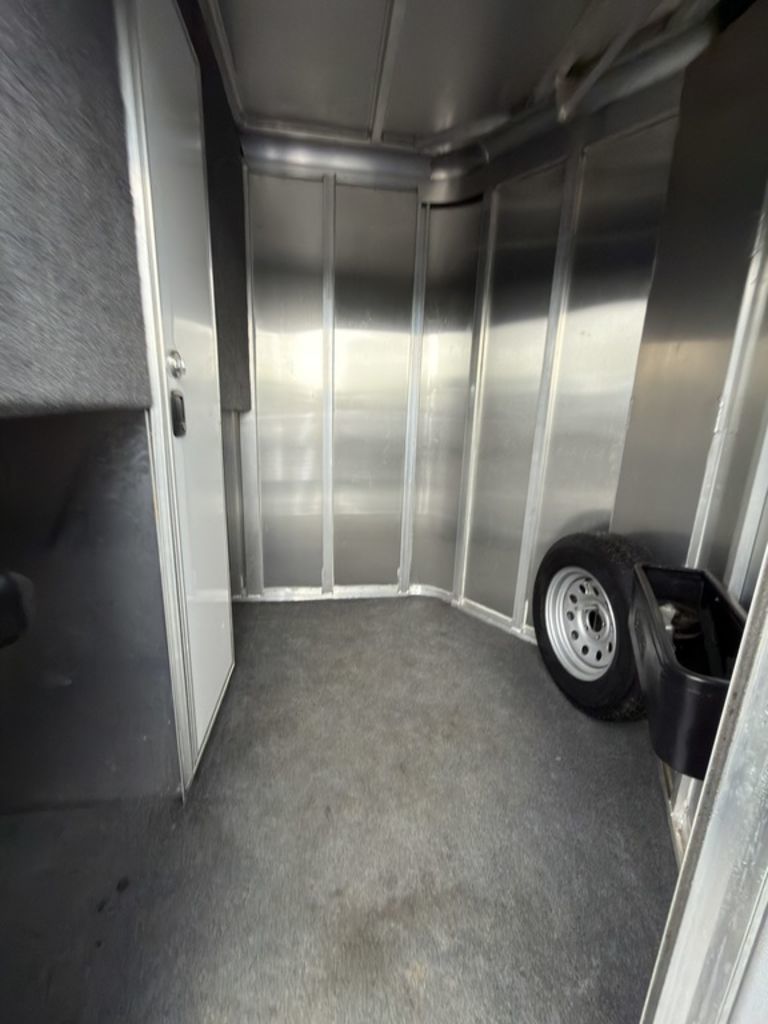 Trailer Photo 8