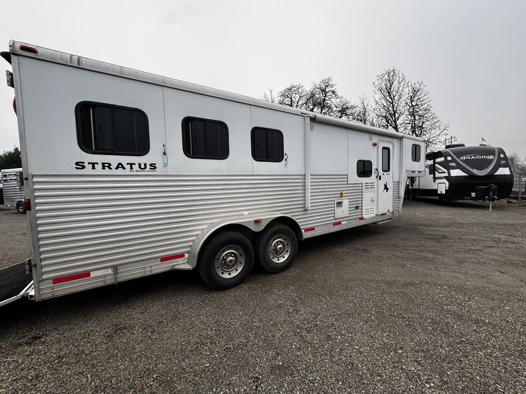 2014 Bison stratus express 8308 3 h living quarters