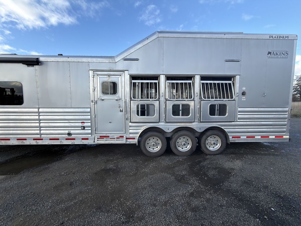 Trailer Photo 2