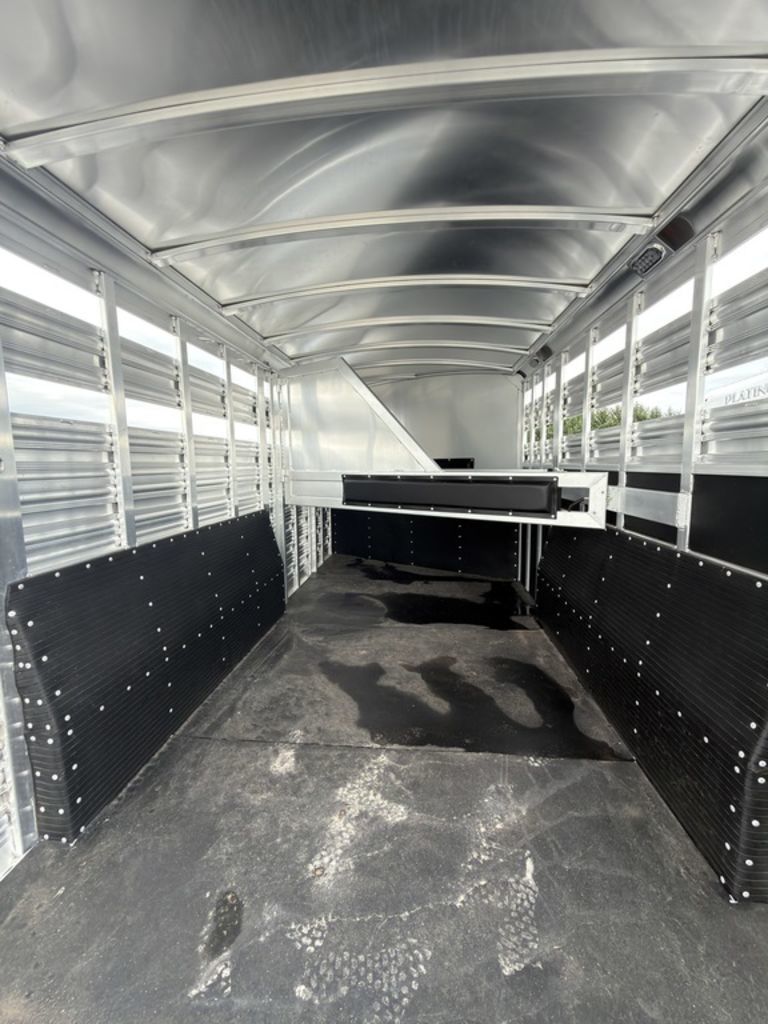 Trailer Photo 7