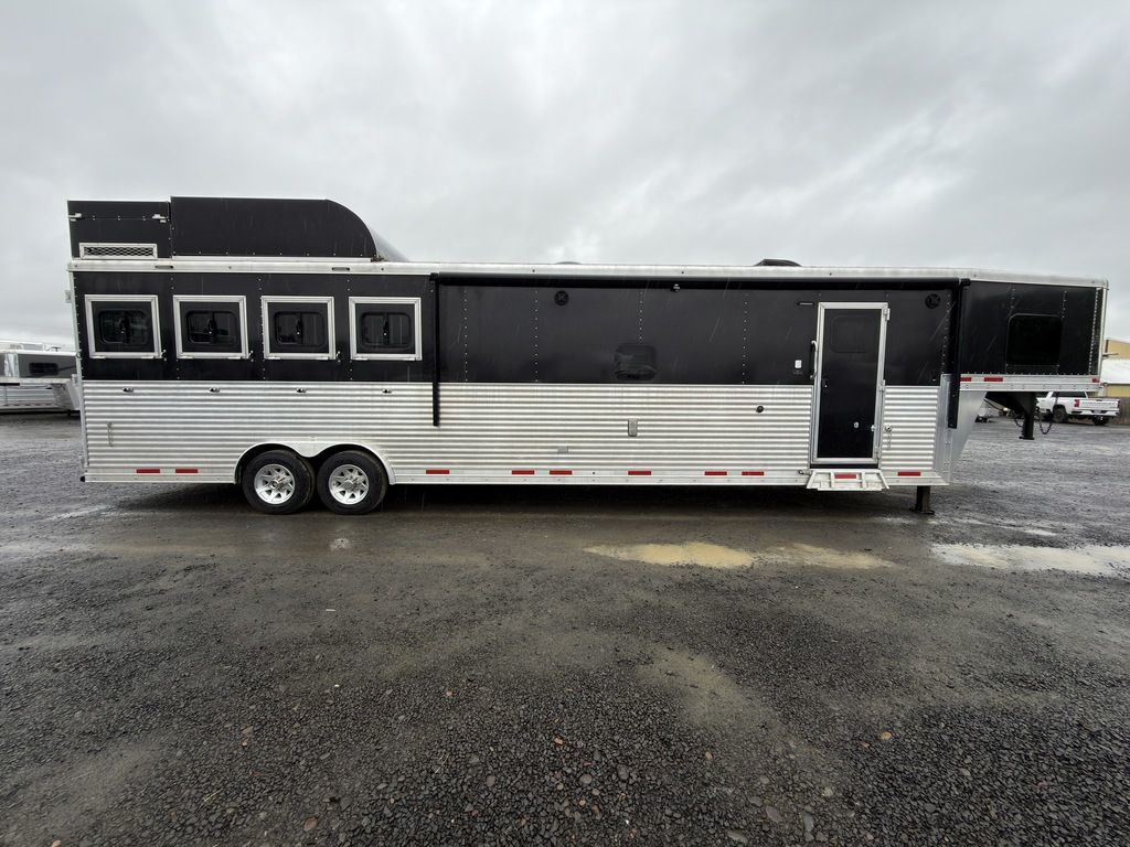 2020 Lakota bighorn bh8416sr 4 h living quarter
