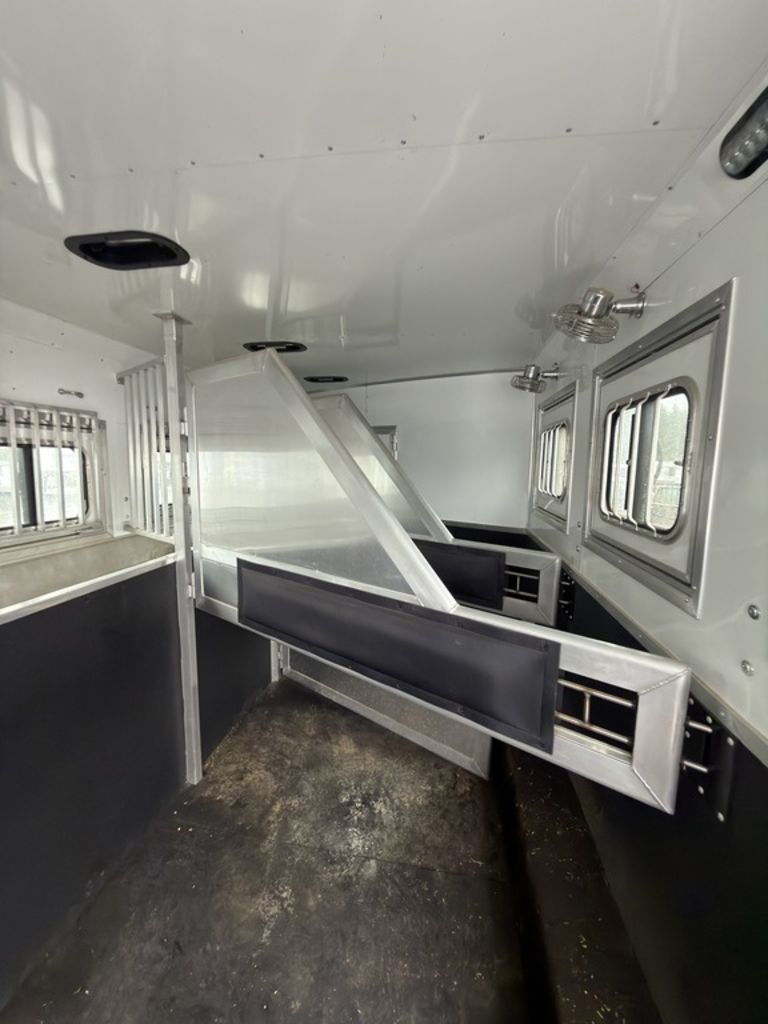 Trailer Photo 11