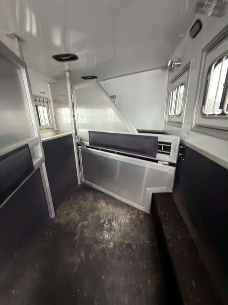 Trailer Photo 12