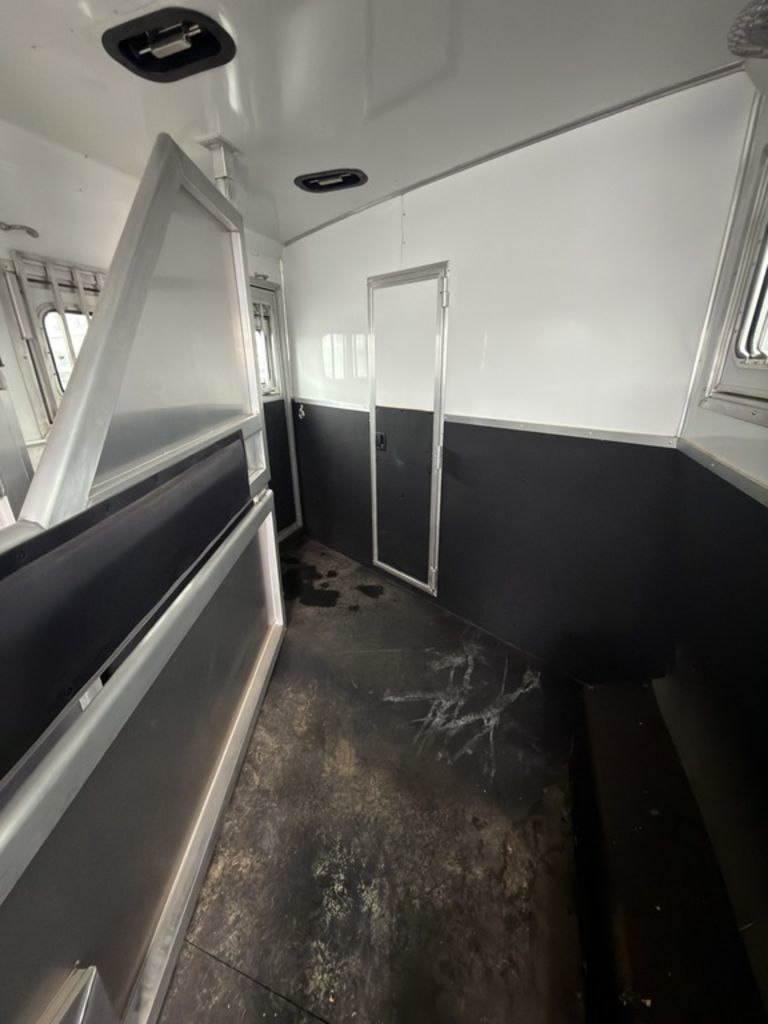Trailer Photo 13