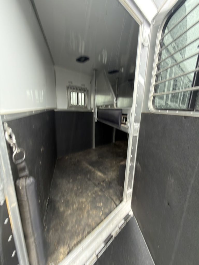 Trailer Photo 8