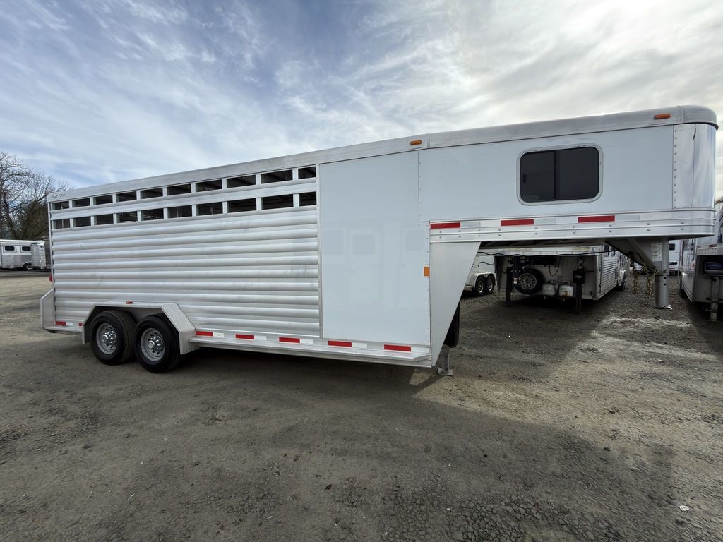 2018 Exiss livestock stc 7020 w/tack room