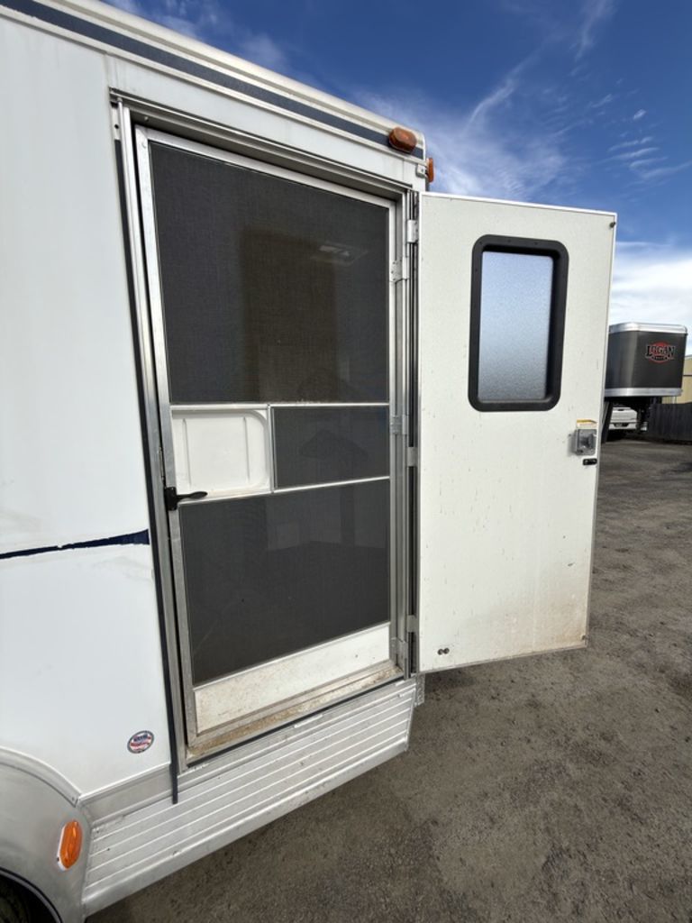 Trailer Photo 11