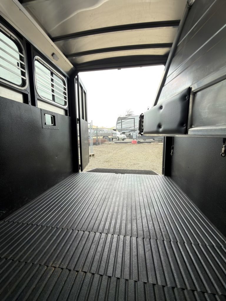 Trailer Photo 11
