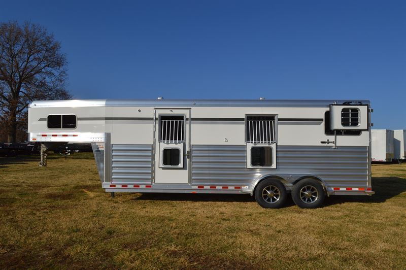 2024 4-star 6'10"x22'x7'6" 2+1 horse trailer w/ hydraulic jac