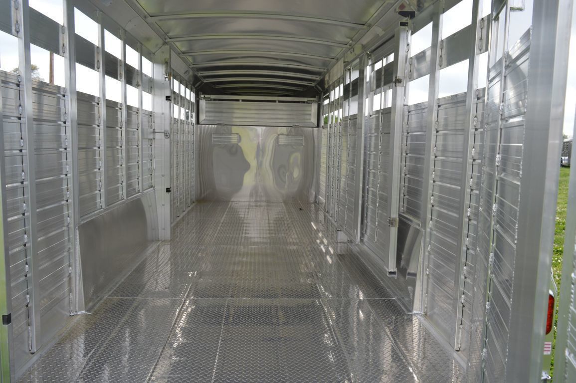 2026 4-star 7'x20'x6'6 deluxe stock trailer
