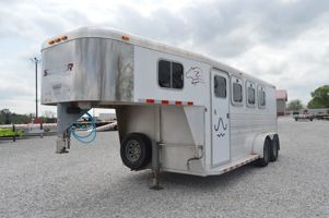 2003 3 horse Sooner 7'X18'X7' 3 horse slant