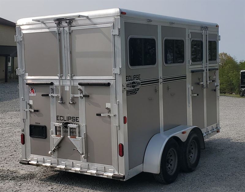 2011 Eclipse 2 HORSE SLANT BUMPER PULL