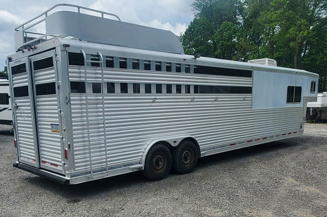 2007 Platinum Coach goose neck stock combo living quarters