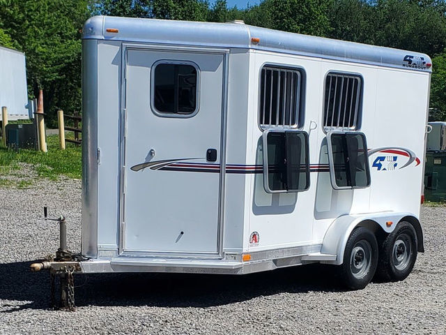 2011 4-star 2 horse slant bumper pull