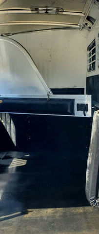 2011 4-star 2 horse slant bumper pull