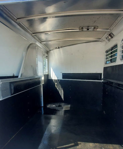 2011 4-star 2 horse slant bumper pull