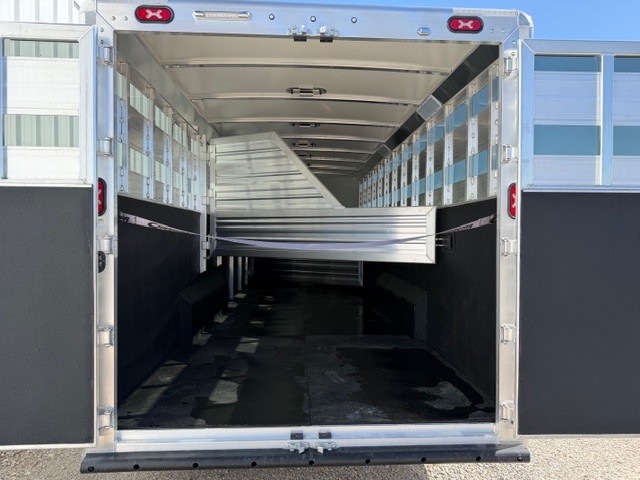 2026 Cimarron 6 horse gooseneck trailer