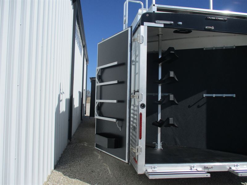 2025 Bison silverado 4 horse side load 15' living quarters