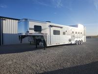 2026 4 horse Lakota Trailers Infinity 4 Horse Side Load 15' Living Quarters