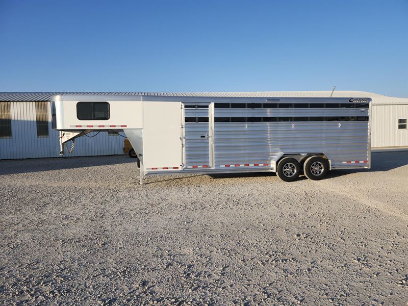 2026 Cimarron 24' livestock gooseneck trailer