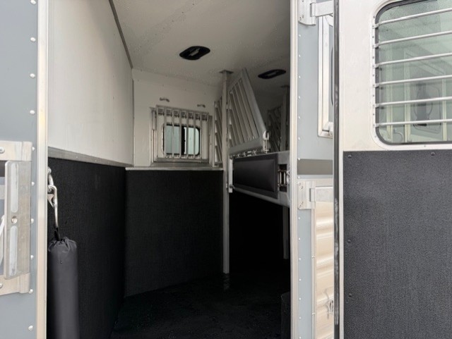 2026 Lakota charger 4 horse side load 15' living quarters