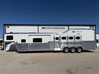 2026 4 horse Cimarron 4 Horse Side Load with 15'9" Outlaw Conversions