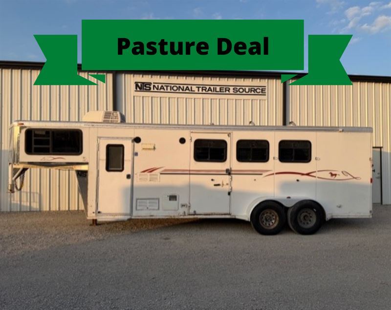 2001 Legend 3 horse 8' living quarters