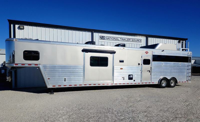 2023 Hart 4 horse 16' living quarters