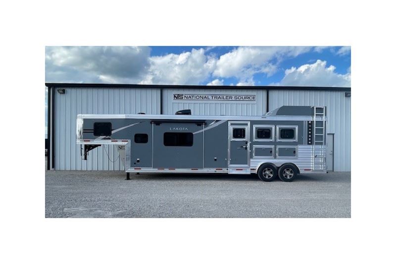 2025 Lakota Trailers Charger 3 Horse 13' Living Quarters