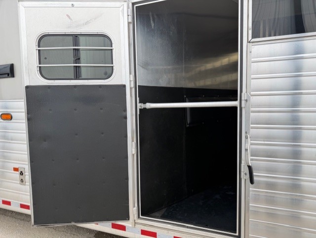 2023 Hart 4 horse 16' living quarters