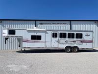2009 4 horse Lakota Trailers Charger 4 Horse 11' Living Quarters