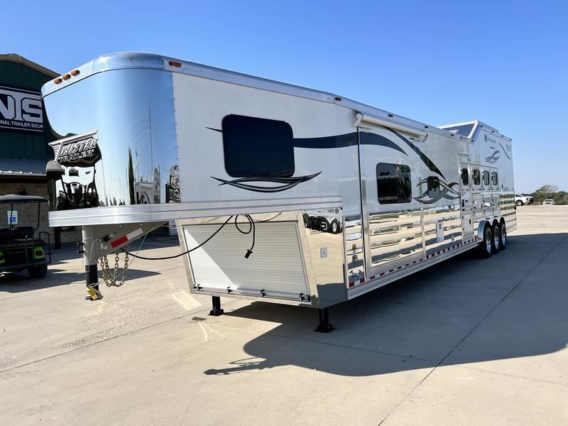 2024 Twister Trailer 4 horse side load with 16'6" outlaw conversions