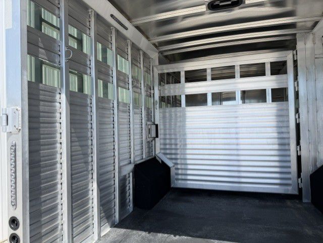 2027 smc laramie 16' livestock 18' living quarters