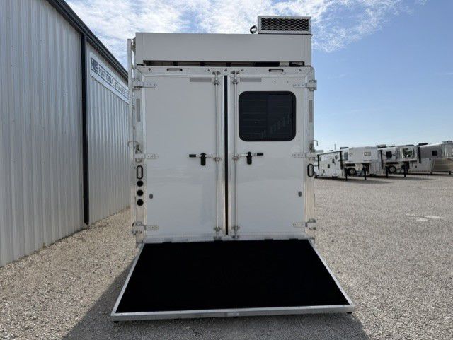 2027 Lakota charger 18' livestock 13' living quarters