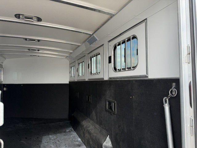 Trailer Photo 10